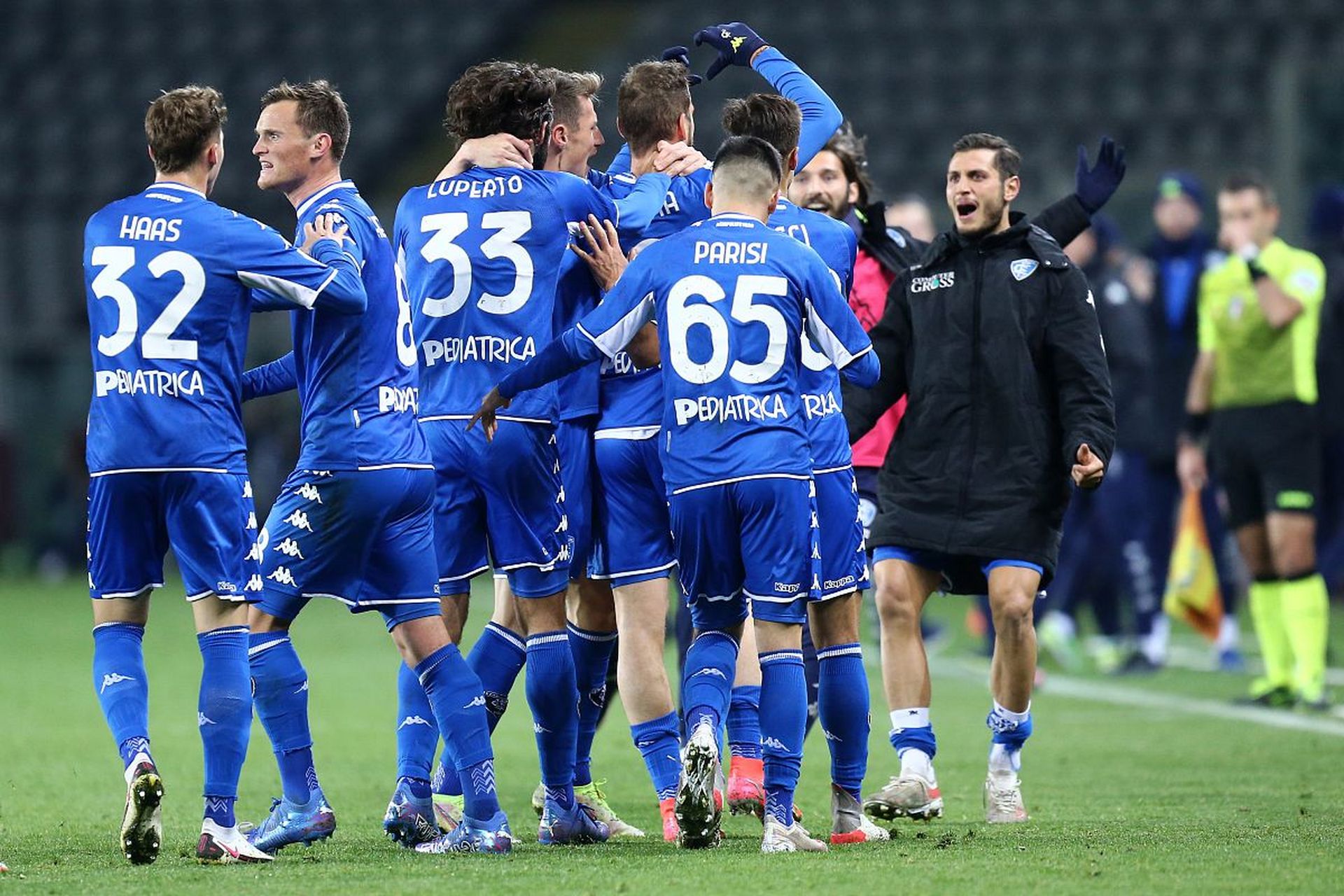 凭借快速反 凭借快速反